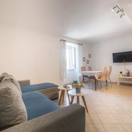 And By The Sea - 22597 3* Trogir