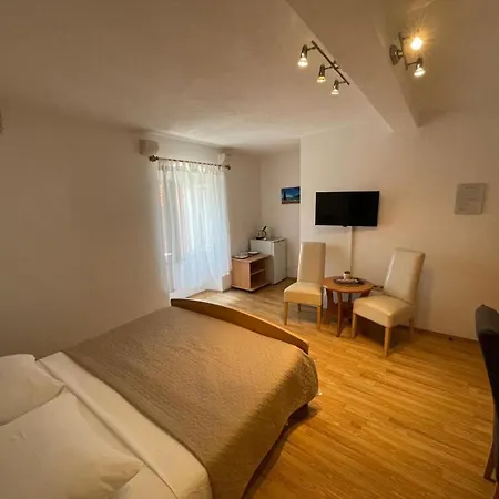And By The Sea - 22597 Pensionat Trogir