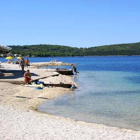 And By The Sea - 22597 Πανσιόν