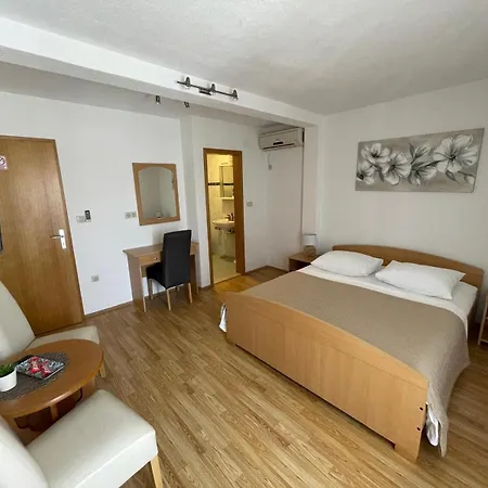 Pensionat And By The Sea - 22597 Trogir
