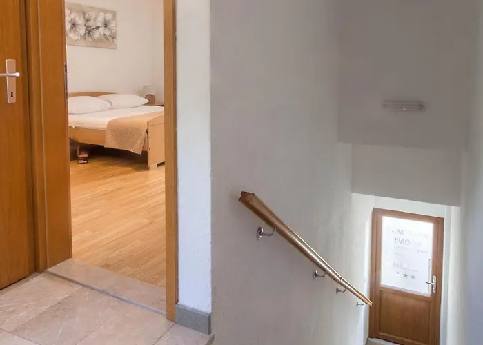 招待所 And By The Sea - 22597 3*